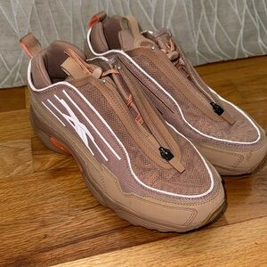 Reebok x Gigi Hadid DMX Series 2K Zip Women's Shoe